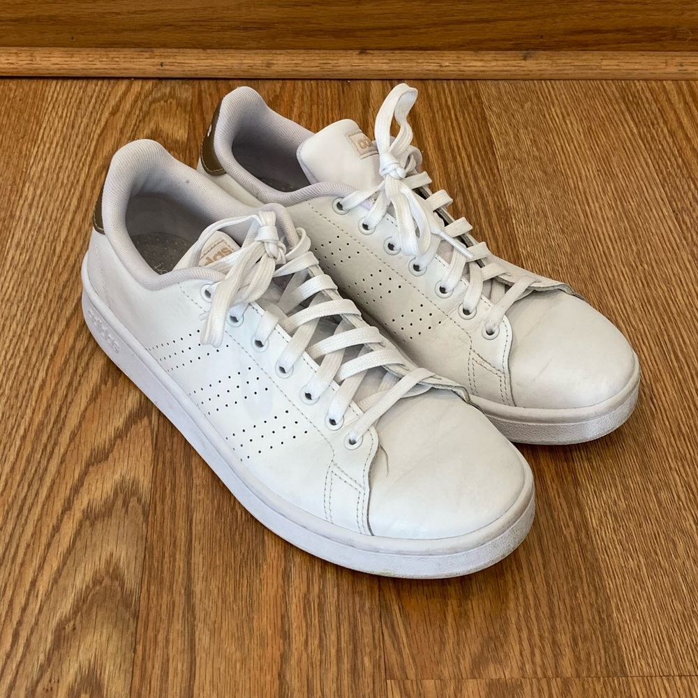 Adidas Advantage Women's Leather White Athletic Shoes with gold accent - sz 8.5